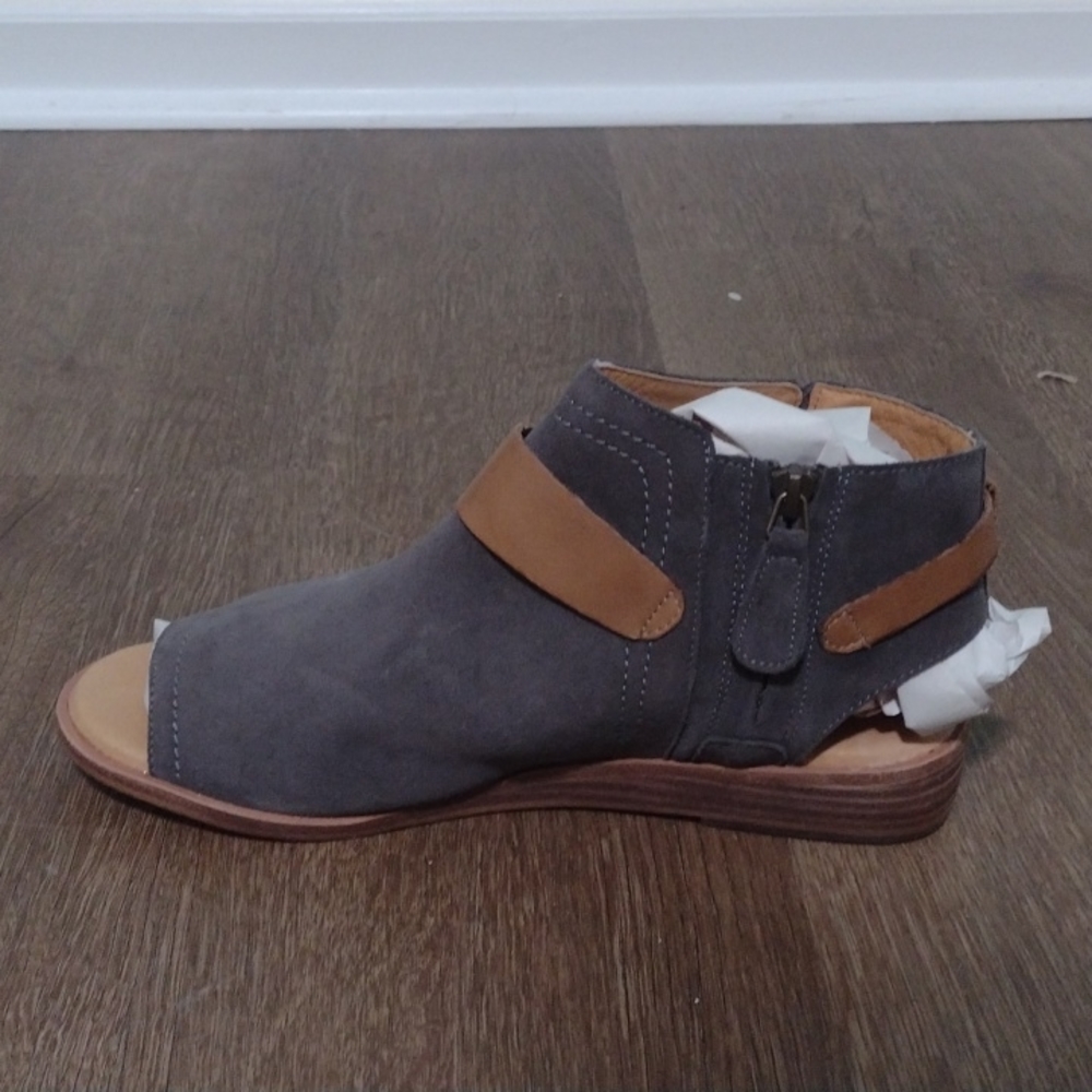 Sandals - Picture 3 of 5